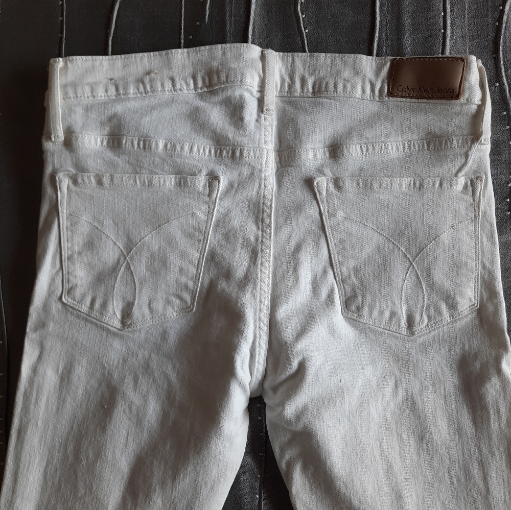 Calvin Klein White Jeans Sz 29 Slim Boyfriend Midrise Straight Leg Distressed - Picture 13 of 16